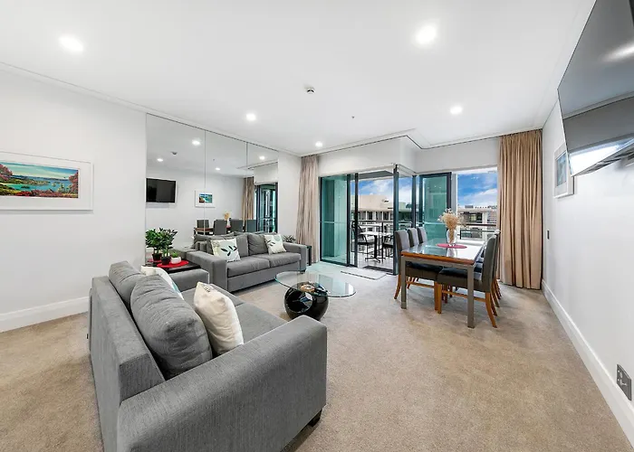 Sophisticated Spacious Apt W Stunning Harbour View