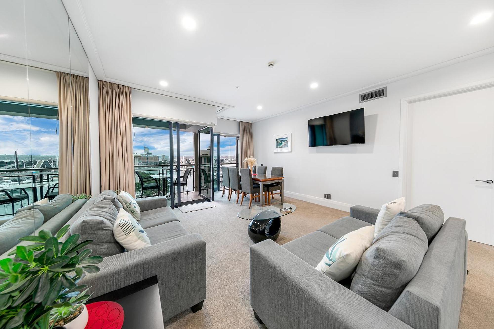 Apartment Sophisticated Spacious W Stunning Harbour View